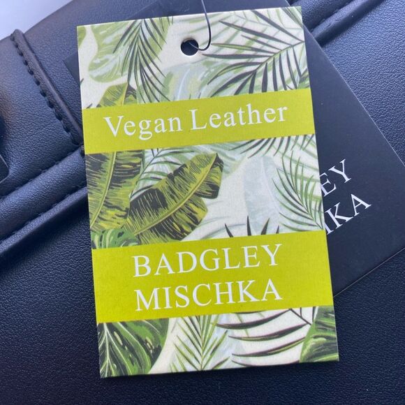 NWT Badgley Mischka Kelly Big Chain Crossbody Bag, Black/Gold - Picture 4 of 4